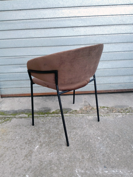 silla butaca terciopelo marron metal negro 45-73x59x48 (22eu) 10u